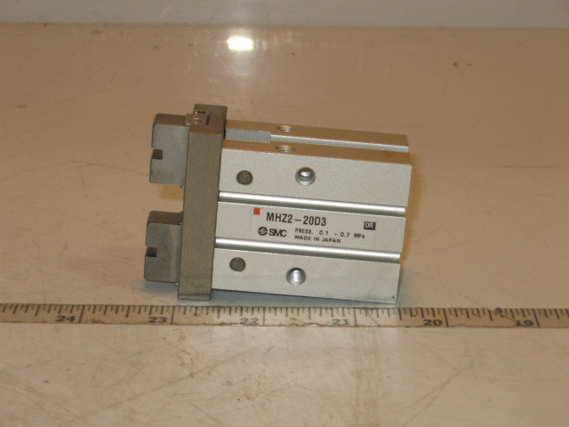 New smc pneumatic parallel air gripper MHZ2-20D3