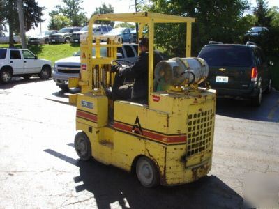 Forklift allis chalmers 4000LB lpg runs