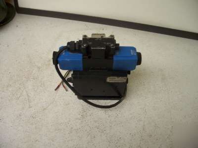 Vickers VS4-24 24V/30W solenoid valve 4-way/3-position