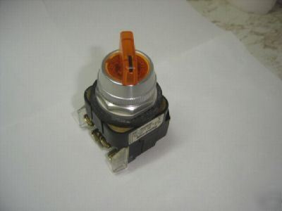 Allen bradley 800T-16HA2KB6AX ill.amber selector switch