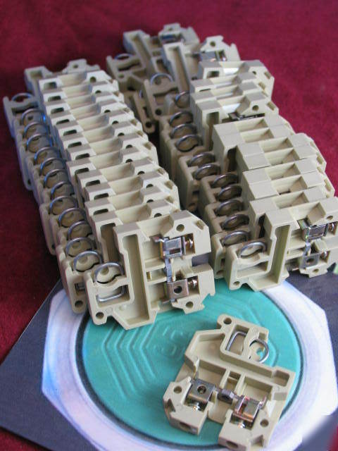 SAK2.5 weidmuller lot of 32 terminal blocks
