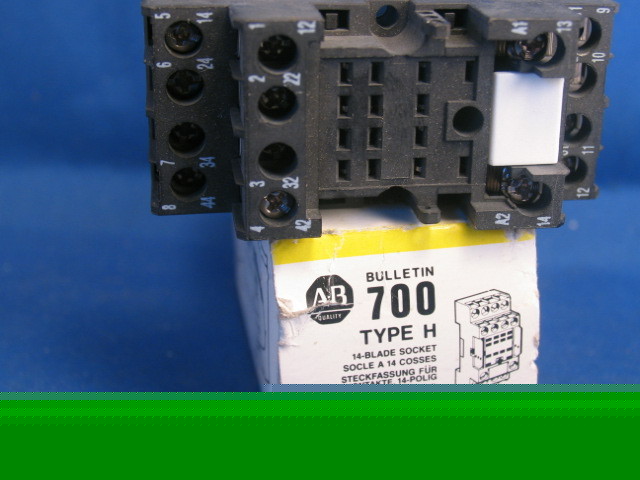 700-HN103 allen bradley 14 blade relay socket