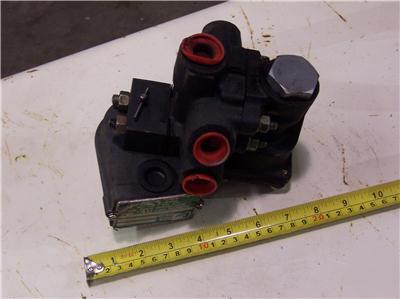 Graham white air solenoid valve 100 175PSI 115VAC