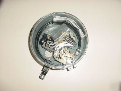 Mercoid pressure mercury switch bourdon