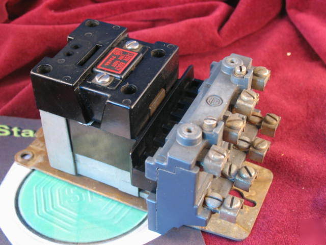 702AOD92 allen bradley 18A 3POLE .... contactor size 0