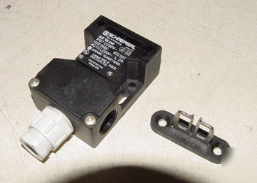 New schmersal door safety interlock switch AZ15ZVR 