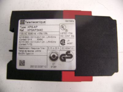 Telemecanique xps-ap safety relay din mount 24V