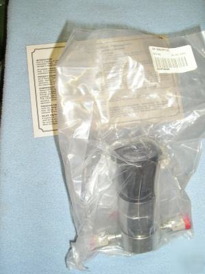 New 1 - tescom 30 uhp valve 1/4