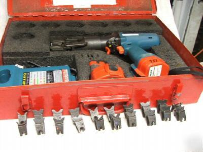 Burndy BCT500 hydraulic cable crimper with 10 dies