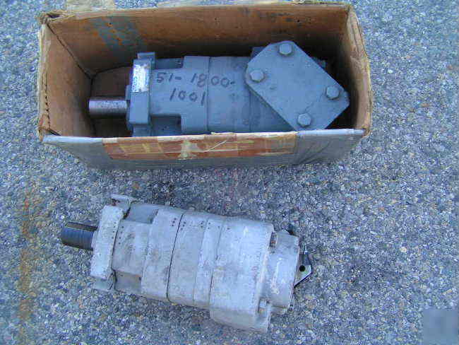 Char lynn hydraulic motors qty 2 in one lot 