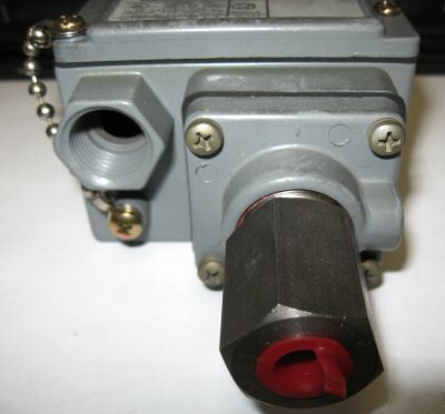 New square d pressure switch (9012-ADW3-S26-54) - 